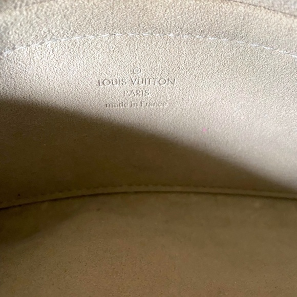 Louis Vuitton Pochette Milla MM - Monogram Multicolor Black M60097 - Picture 14 of 16